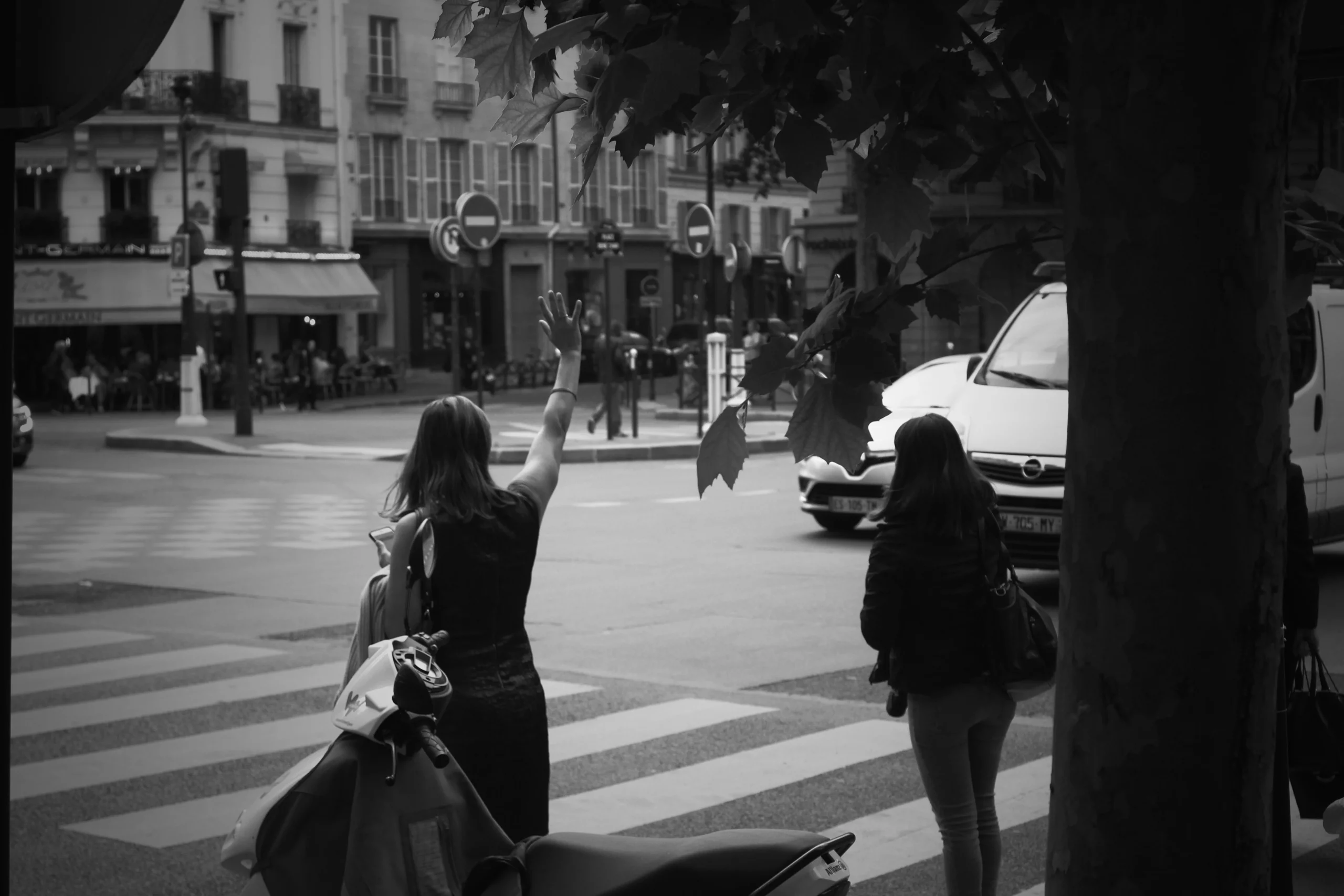 Cliente montant dans un taxi
